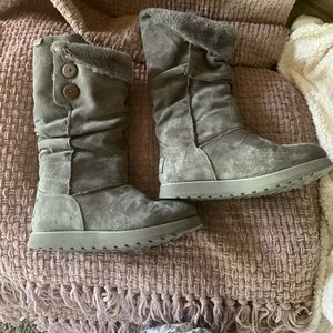 Skechers boots *DONATING SOON*